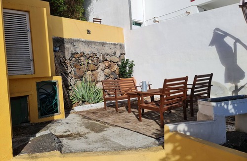 Santa Cruz de la Palma Ski Chalet | A Balcony Overlooking the Atlantic Ocean: Villa, Garden, and Endless Views (S/C La Palma)