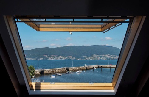 Redondela Apartment | A Casa da Praia - duplex (on the beach, ria de vigo at 600m. camino santiago)