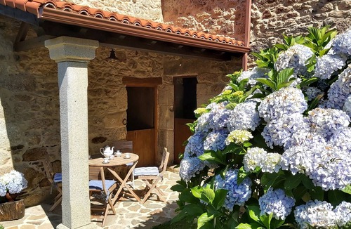 Oza de los Rios Cottage | A Casa dos Avós - House with swimming pool, barbecue in the middle of nature in A Coruña.