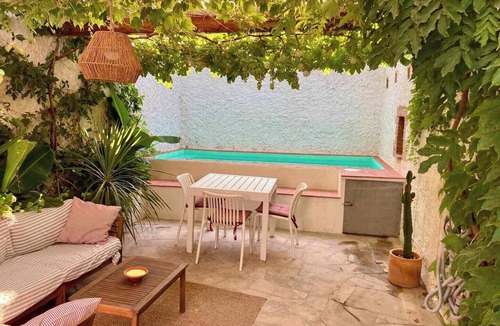 Saifores House | A charming little house nestled between vineyards and the sea.