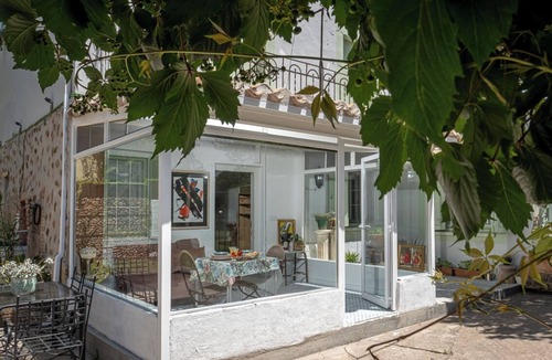 Urunuela House | A garden among vineyards, for 6