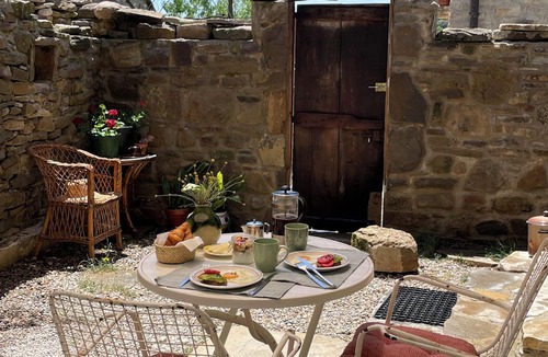 Las Ventas de Santa Lucia Cottage | A little house in the Pre-Pyrenees, surrounded by nature.