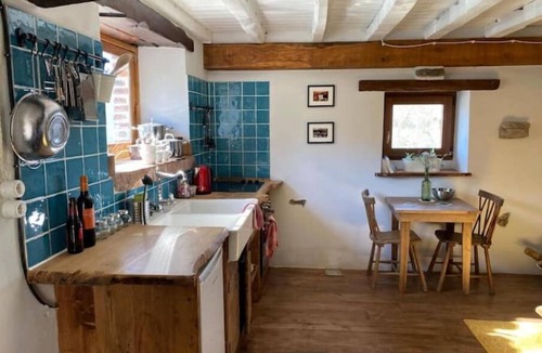 Peruyes Cottage | A little house near the coast. Mountain views