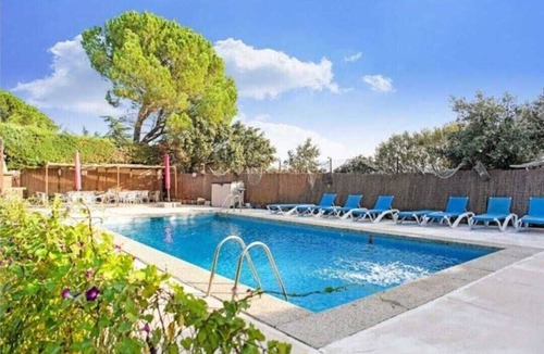 Galapagar Cottage | Abantos-the house in Galapagar. Apartment with direct access to the pool and lawn