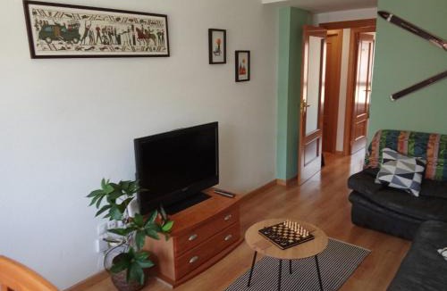 Abena Apartment | Acogedor apart en Sabiñánigo, tu base en el Pirineo