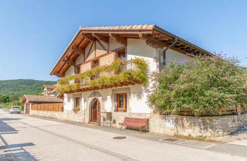 Akerreta Villa | Acogedora casa rural con jardín próxima a Pamplona