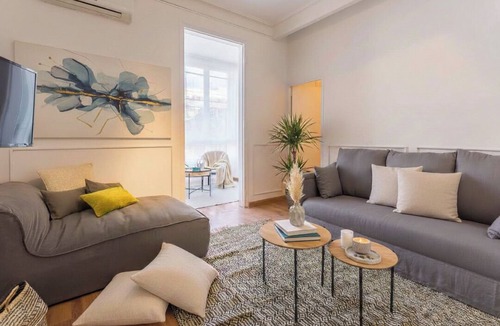 La Nova Esquerra de l'Eixample Apartment | Acomodis Apartments - Nice 16-Bedroom GroupFlat 8-Baths Barcelona Eixample 30ppl