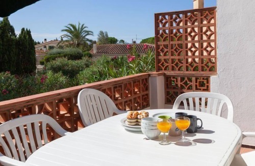 L'Escala Apartment | Adelfa apt 6 by Interhome