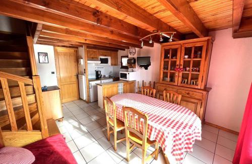 Pyrenees 2000 Villa | AGREABLE CHALET MITOYEN 8 COUCHAGES SUR PYRENEES 2000