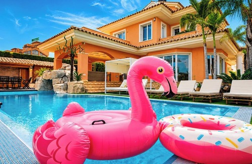 Lorca Ski Chalet | Alameda Villa | Pool | Indoor Spa | Golf | Gym