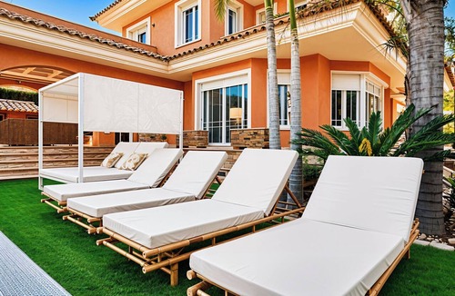 Lorca Ski Chalet | Alameda Villa | Pool | Indoor Spa | Golf | Gym