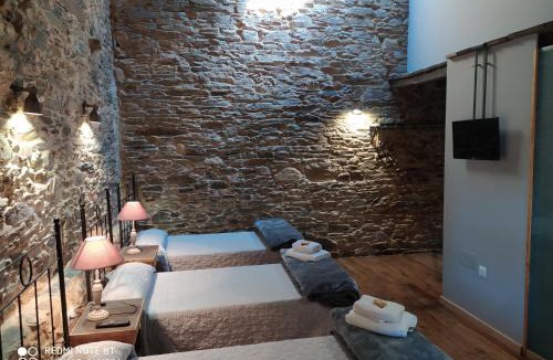 Triacastela Hostel | Albergue Atrio