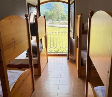 Comunero de Revenga Hostel | Albergue Pinares - La Casona de Revenga