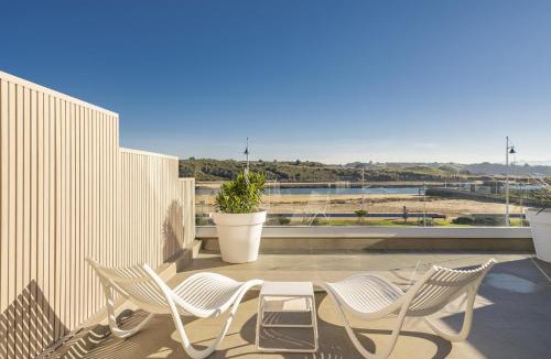 Suances Apartment | Alojamientos Turísticos Puerto de Suances junto a la playa, terraza y garaje privado