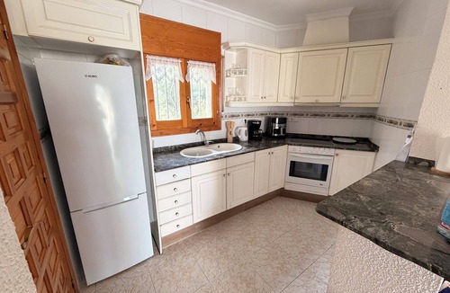 Les Tres Cales Ski Chalet | Amarella Costa Dorada House with 3 bedrooms and pool for groups and families