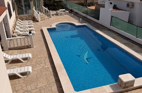Les Tres Cales Ski Chalet | Amarella Costa Dorada House with 3 bedrooms and pool for groups and families