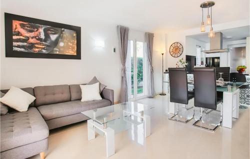 Cala Bona Apartment | Amazing Apartment In Cala Bona With Swimming Pool