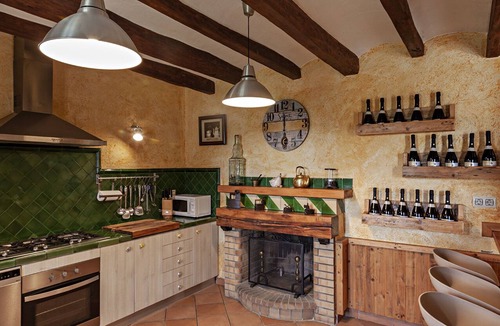 San Martin Sarroca Cottage | Among vineyards, near Barcelona, private swimming pool, barbecue, garden