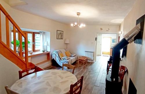 Marigny House | Ancien Chais, climatisation, aire de loisirs avec piscine