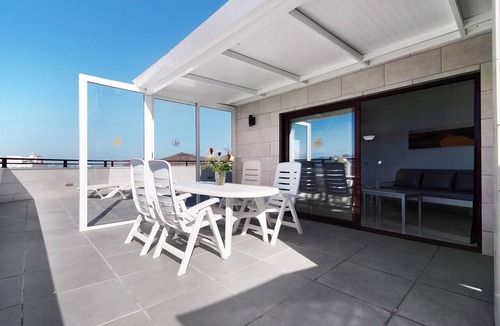 Las Palmas de Gran Canaria Apartment | Apartment “Ático Delux 80” with Sea View, WiFi & Rooftop Terrace