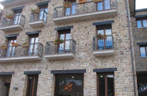 San Martin de la Virgen de Moncayo Apartment | Apartahotel La Corrala