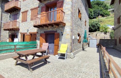 Taull Apartment | Apartamento con gran terraza y vistas panorámicas en Taüll, con plaza de parking