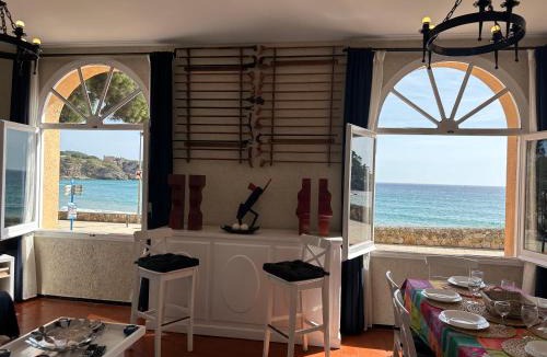 La Fosca Apartment | Apartamento con jardín a 11 metros de la playa. B3.