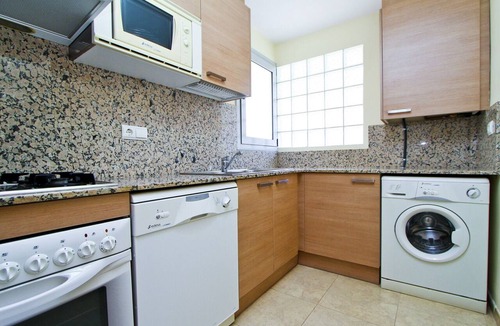 La Pineda Apartment | Apartamento con piscina junto a la playa