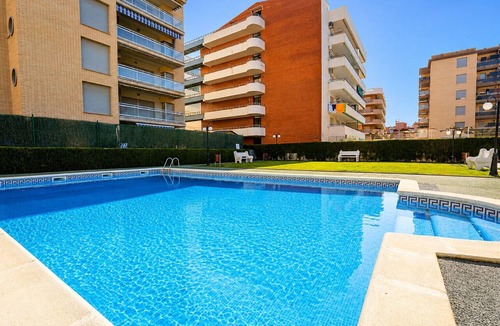 La Pineda Apartment | Apartamento con piscina junto a la playa