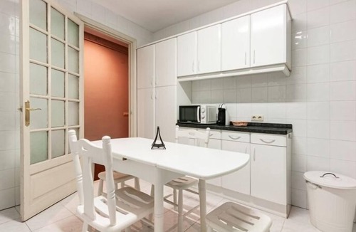 Llanes Apartment | Apartamento Cristina - apartment in central Llanes | 6 guests