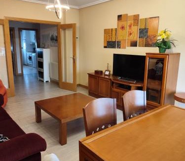 Burgos Apartment | apartamento de tres dormitorios con garaje y todos los servicios cerca