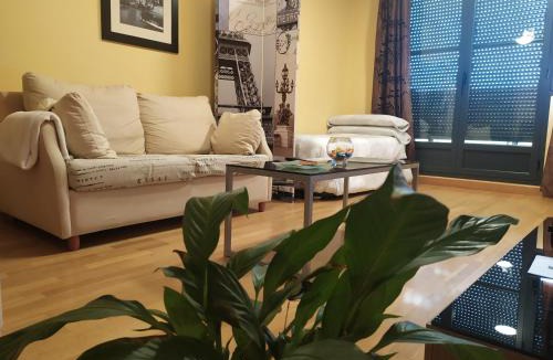 Logrono Apartment | Apartamento el Parque AIRE CONDICIONADO PISCINA terraza con vistas montaña entorno tranquilo ideal mascotas