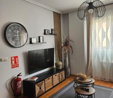 La Corredoria y Ventanielles Apartment | Apartamento "Los Prados" wifi y parking