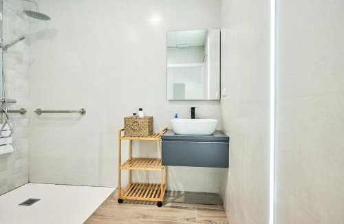 Torrefiel Apartment | Apartamento luminoso con todas las necesidades