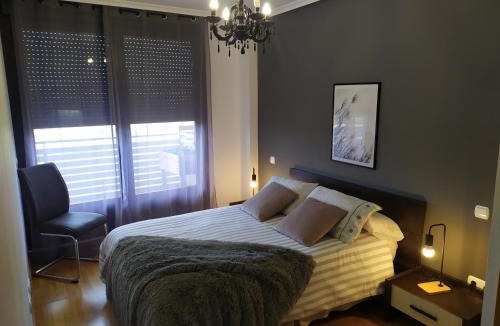Logrono Apartment | Apartamento Medrano PISCINA AIRE ACONDICIONADO terraza y 5 minutos del centro en coche ideal para mascotas