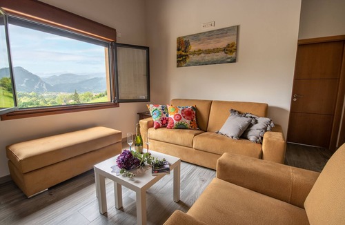Santa Marina de Oblanca Apartment | Apartamentos Las Caldas. Cueva Lluera , a 15 Minutos del Casco Antiguo de Oviedo
