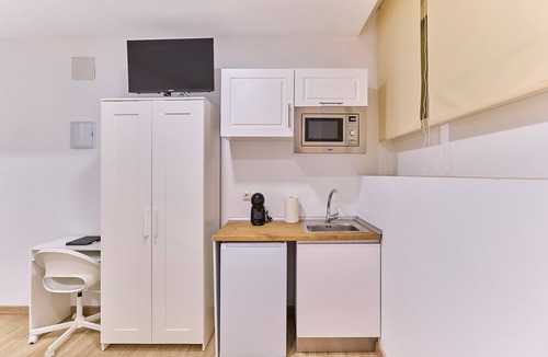 Puente de Vallecas Apartment | Apartamentos Méndez Álvaro by gaiarooms