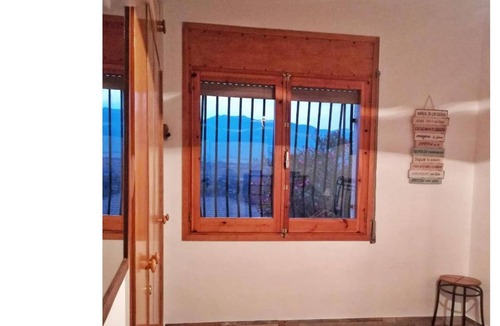 Vallgorguina House | Apartment with garden Ca la Nena brunette
