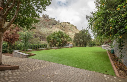 Moya Apartment | Apartment 1 with Mountain Views, Shared Terrace and Garden