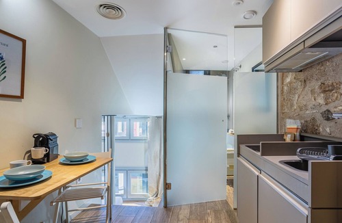Barri Vell Apartment | Apartment '2 Romero' with Balcony, Wi-Fi and Air Conditioning