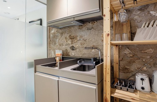 Barri Vell Apartment | Apartment '2 Romero' with Balcony, Wi-Fi and Air Conditioning