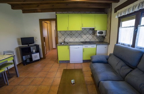 Avin Apartment | Apartment 'Aires De Avín 4' with Mountain View, Private Terrace and Wi-Fi