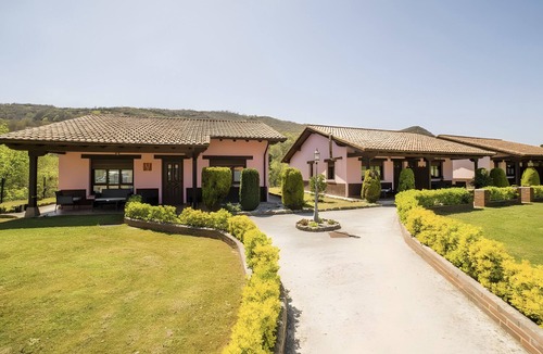 Avin Apartment | Apartment 'Aires De Avín 4' with Mountain View, Private Terrace and Wi-Fi