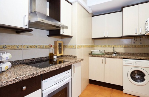 Old Town Baeza Apartment | Apartment 'Aires De Baeza' with Balcony, Wi-Fi and Air Conditioning