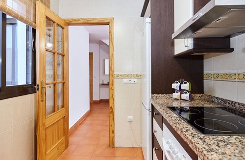 Old Town Baeza Apartment | Apartment 'Aires De Baeza' with Balcony, Wi-Fi and Air Conditioning