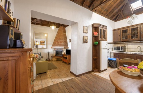 Las Tricias Apartment | Apartment 'Aljibe 1' with Mountain View, Shared Pool and Wi-Fi