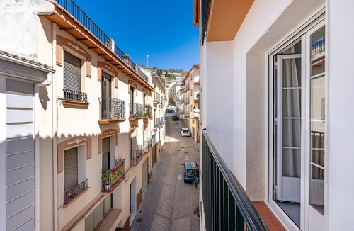 Alcala la Real Apartment | Apartment 'Alojamiento Privilegio de Alcalá' with Balcony, Wi-Fi and Air Conditioning