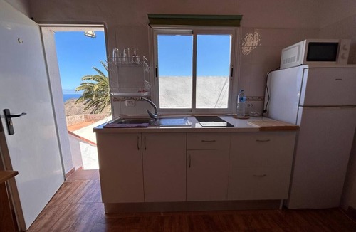 Alojera Apartment | Apartment 'Alquilaencanarias Plaza Alojera 2' with Sea View and Wi-Fi