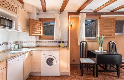 Daroca Apartment | Apartment 'Amira' with Wi-Fi and Air Conditioning
