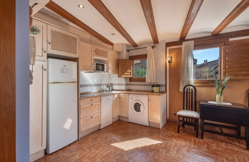 Daroca Apartment | Apartment 'Amira' with Wi-Fi and Air Conditioning